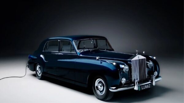 Легендарный Rolls-Royce Phantom V преобразован в электромобиль стоимостью более 1,3 миллиона долларов