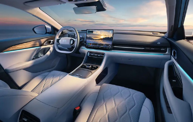 Geely представила новый гибридный седан Galaxy A7 EM-i с запасом хода до 2100 км