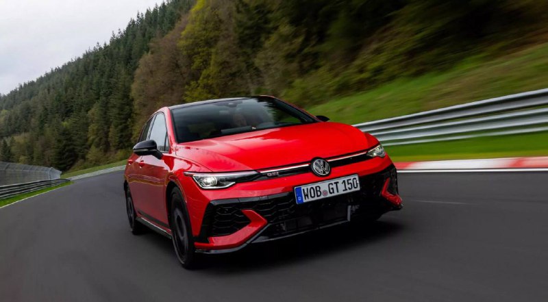 Volkswagen выпускает юбилейную версию Golf GTI Edition 50: самые мощные характеристики за все времена Volkswagen выпускает юбилейную версию Golf GTI Edition 50: самые мощные характеристики за все времена