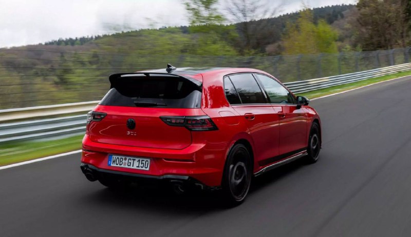 Volkswagen выпускает юбилейную версию Golf GTI Edition 50: самые мощные характеристики за все времена Volkswagen выпускает юбилейную версию Golf GTI Edition 50: самые мощные характеристики за все времена