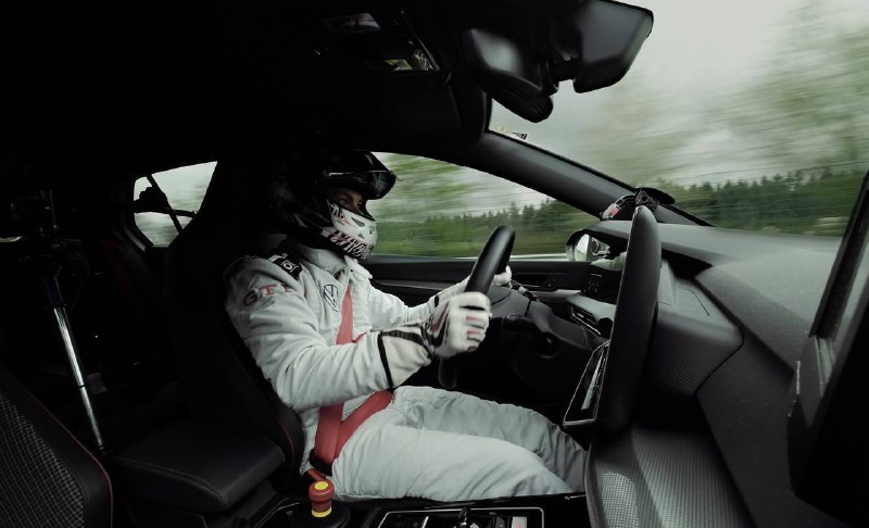 Golf GTI Edition 50 установил рекорд скорости на Нюрбургринге Golf GTI Edition 50 установил рекорд скорости на Нюрбургринге