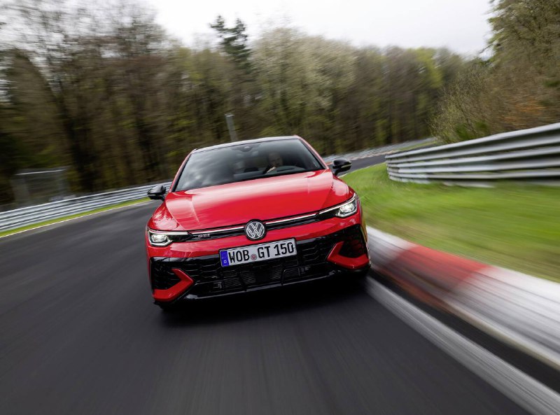 Golf GTI Edition 50 установил рекорд скорости на Нюрбургринге Golf GTI Edition 50 установил рекорд скорости на Нюрбургринге