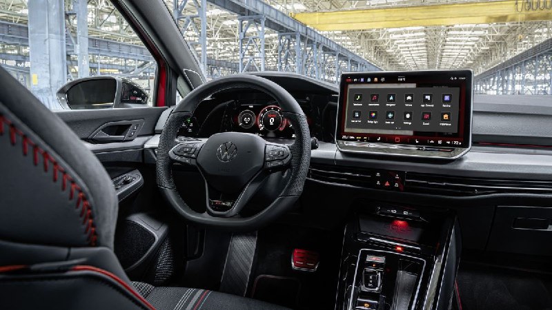 Volkswagen презентовал ограниченную серию мощного и скоростного Golf GTI Edition 50 Volkswagen презентовал ограниченную серию мощного и скоростного Golf GTI Edition 50