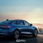 Geely представила доступный гибридный седан с дальностью до 2100 км
