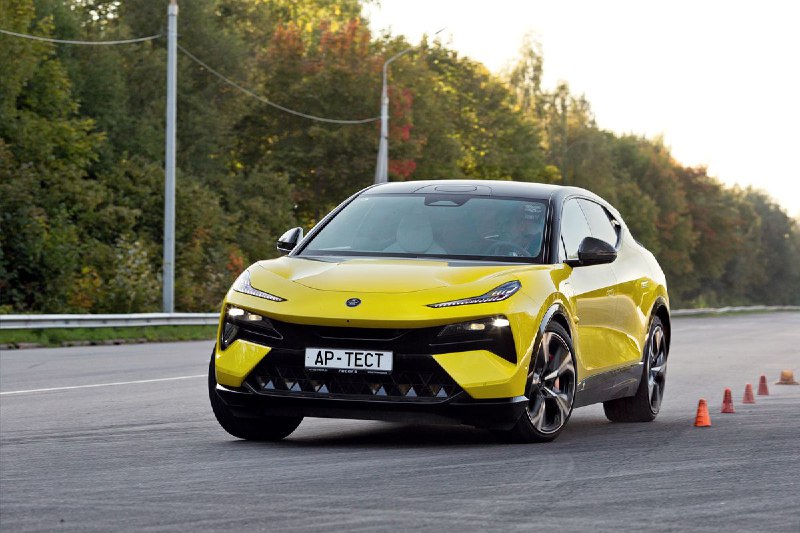 Обзор электрического кроссовера Lotus Eletre: первый опыт работы на трассе