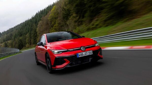 Volkswagen представляет особую версию Golf GTI Edition 50 с мощным двигателем