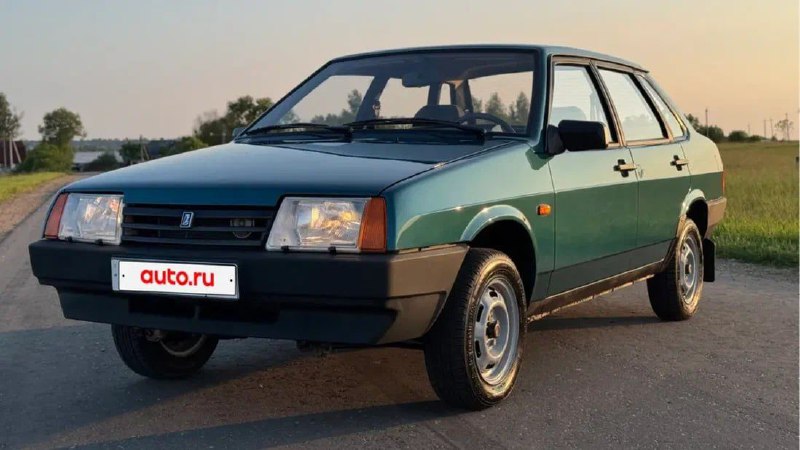 Редкая находка: ВАЗ-21099, простаивавший 21 год, продается за цену новой Лады Гранта