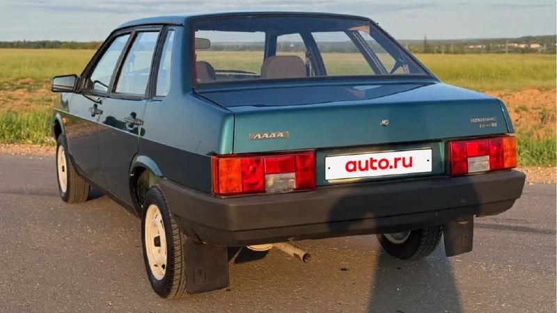 Редкая находка: ВАЗ-21099, простаивавший 21 год, продается за цену новой Лады Гранта