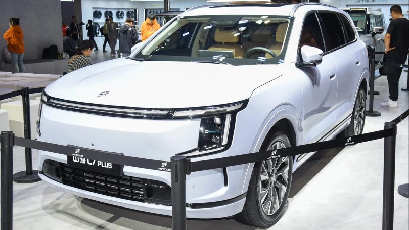 В Китае представили обновленный кроссовер Jetour X70 второго поколения