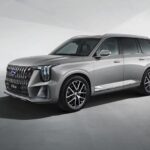 В России представили мощный гибридный кроссовер GAC GS8 Dragon