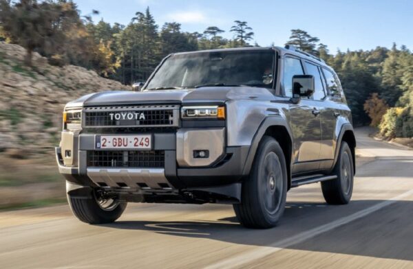 В Европе представили коммерческий Land Cruiser и новый гибридный движок