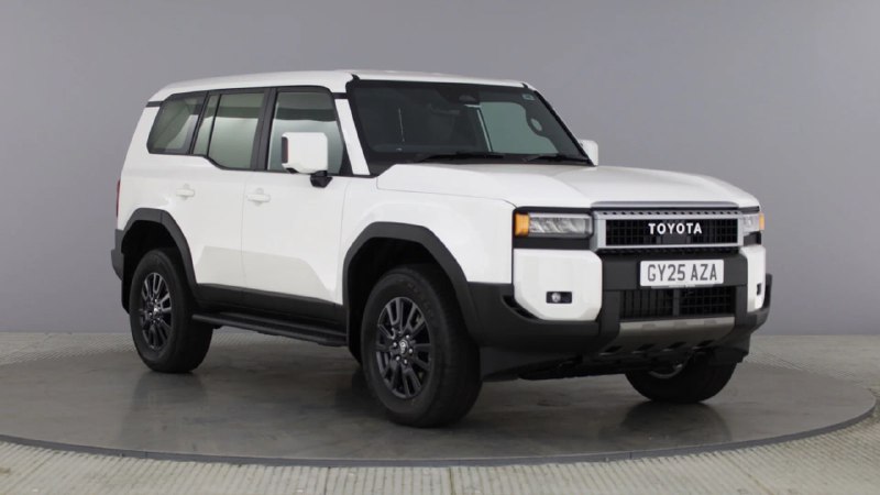 Компания Toyota выпустила грузовой фургон на базе Land Cruiser Prado