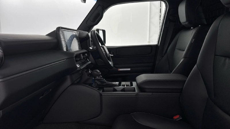 Компания Toyota выпустила грузовой фургон на базе Land Cruiser Prado