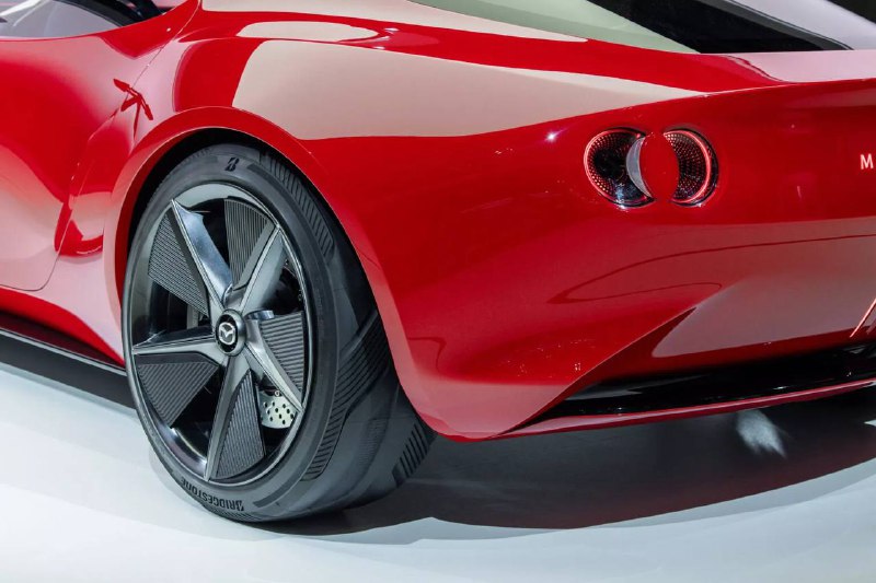 Mazda анонсирует новые спортивные модели с инновационными технологиями