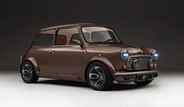 Рестомод Mini от дизайнера Jaguar и британских тюнеров