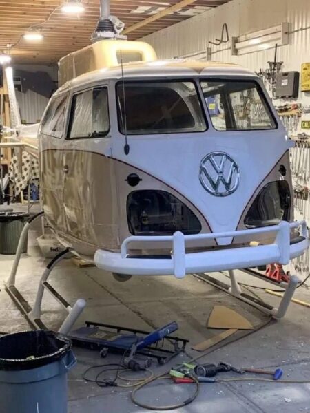 Инженер превратил старый Volkswagen T2 в работающий вертолёт