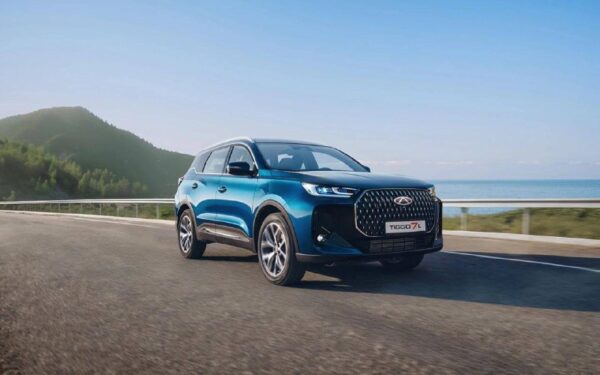 Chery Tiggo 7L в России получил полноприводные версии: цены и комплектации