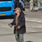 Необычный случай на метро: пьяный человек в роли регулятора дорожного движения