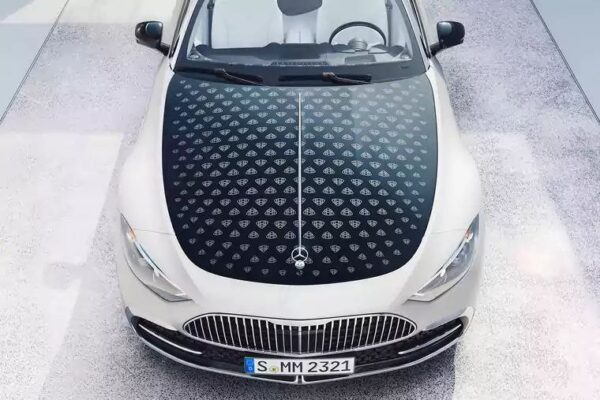 На российском рынке представлен роскошный кабриолет Mercedes-Maybach SL 680 2025 года