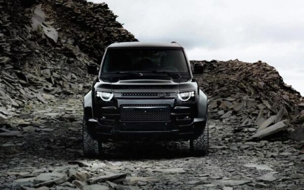Новая версия Land Rover Defender Octa Black: стиль и мощь в темной окраске