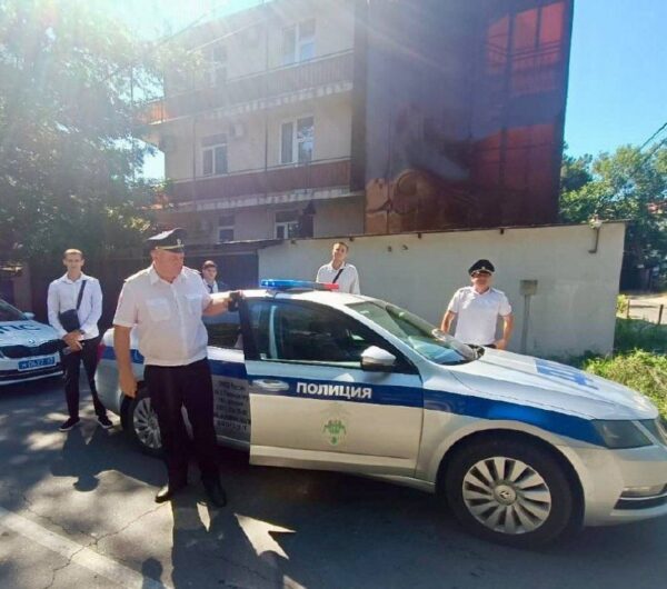 Инспекторы ГИБДД помогли школьникам вовремя сдать ЕГЭ на Кубани