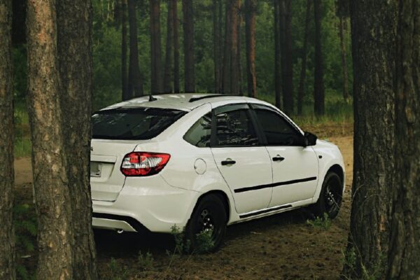 На рынке появился Lada Granta Active Cross с увеличенным клиренсом и защитным обвесом