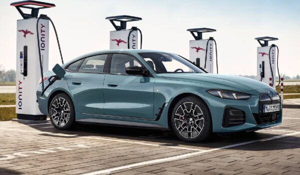 BMW отзывает свыше 70 тысяч электромобилей из-за программной ошибки