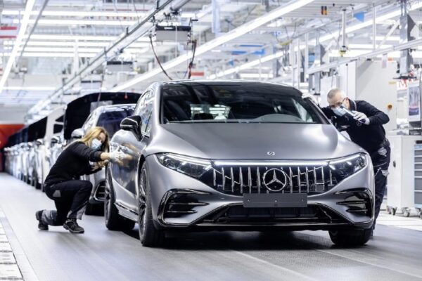 Mercedes признает ошибки в дизайне электрокара EQS и пересматривает стратегию