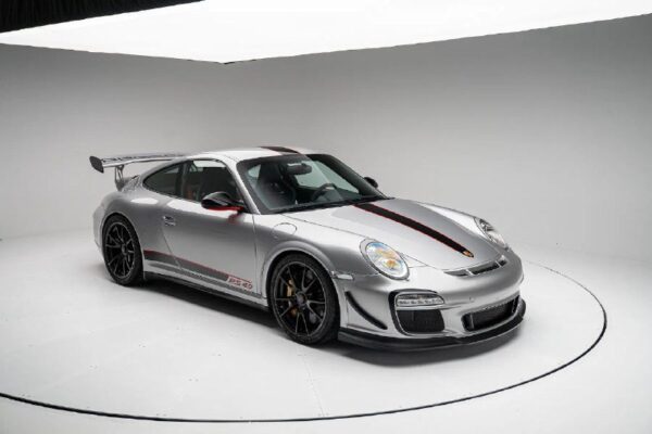 Редкая Porsche 911 GT3 RS 4.0 выставлена на продажу за невероятные деньги