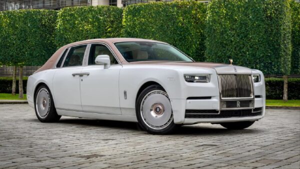Эксклюзивный Rolls-Royce Phantom Dentelle с ручной отделкой и уникальной окраской