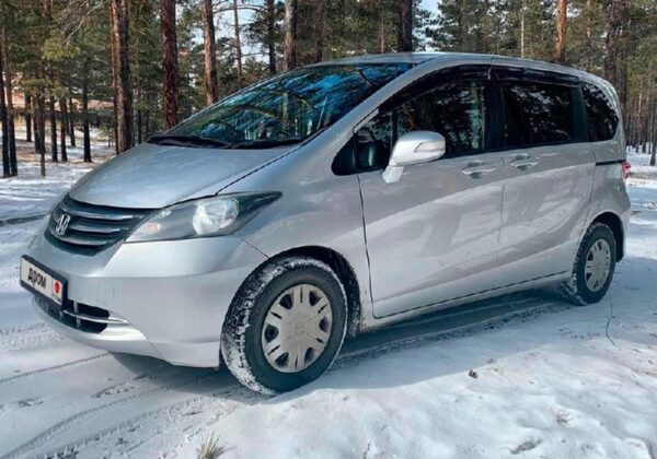 Обзор минивэна Honda Freed первого поколения: достоинства и недостатки