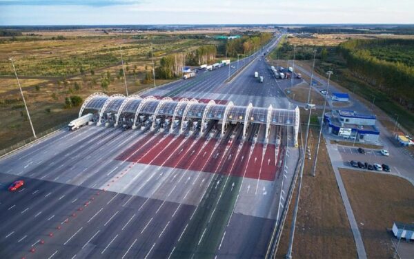 В Госдуме предложили освободить многодетные семьи от оплаты проезда по платным дорогам