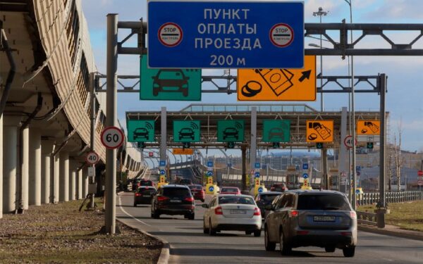 В Госдуме предложили освободить многодетные семьи от платы за платные дороги
