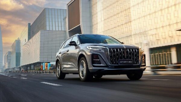Hongqi HS3 стал доступнее: его цена сравнима с Lada Aura