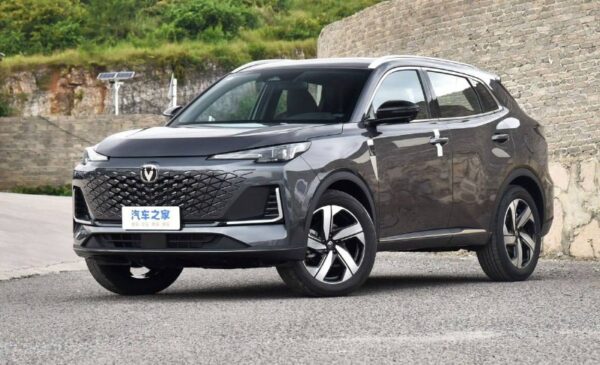 Changan готовит полноприводную версию кроссовера Uni-S для российского рынка