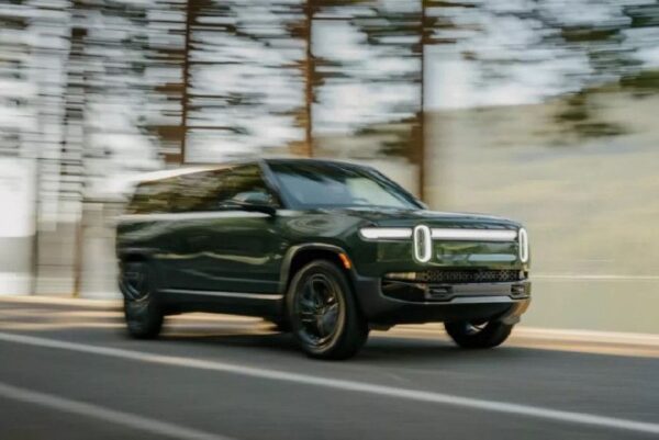 Возвращение четырёхмоторных версий Rivian R1S и R1T Quad