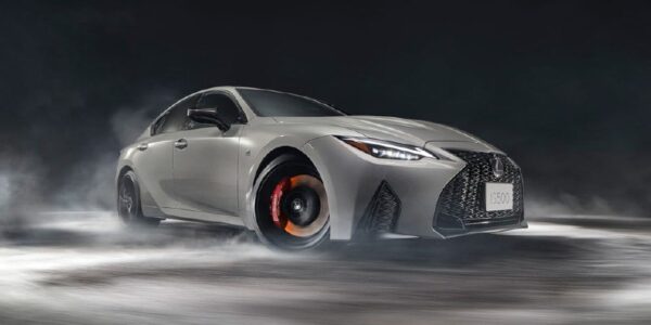 Lexus представляет ограниченную серию спортседана IS500 Climax Edition
