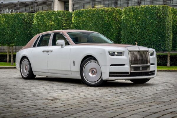 Новый роскошный вариант Rolls-Royce Phantom Dentelle с кружевным интерьером