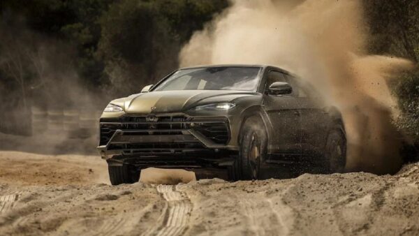 Lamborghini отложила электрификацию модели Urus до 2035 года