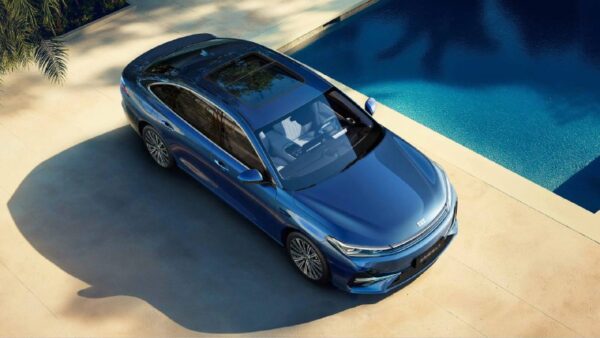 Официальные цены и особенности нового плагин-гибридного седана Geely Galaxy A7 в Китае