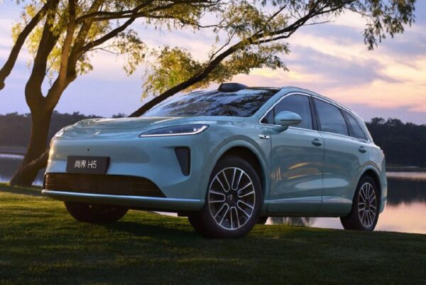 Huawei и SAIC представили новый кроссовер Shangjie H5 в рамках автомобильного альянса