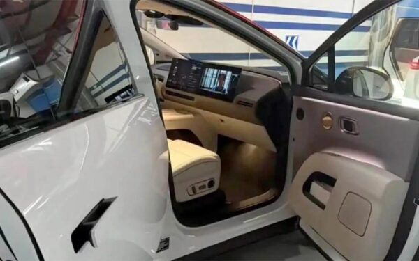 Первые фото интерьера электромодели Li Auto i8 перед премьерой