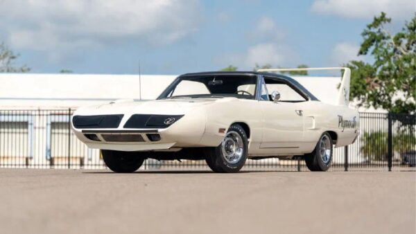 Редкий Plymouth Superbird остался непродан на аукционе из-за недостаточной цены
