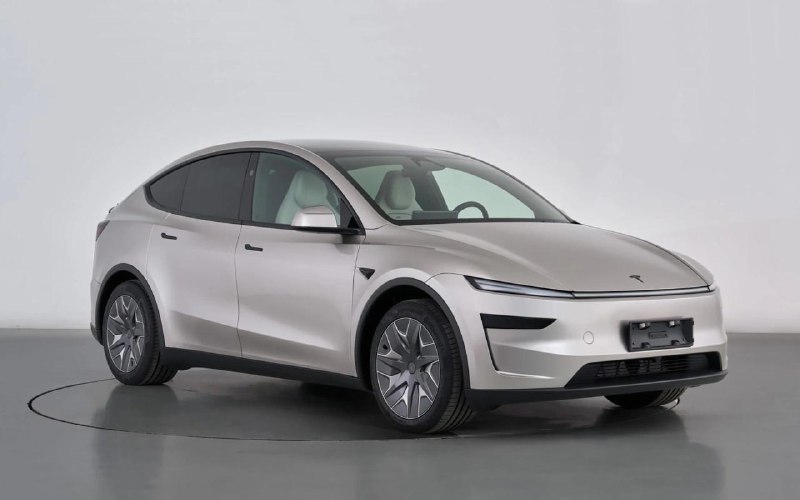Tesla представила расширенную версию Model Y с тремя рядами сидений Tesla представила расширенную версию Model Y с тремя рядами сидений