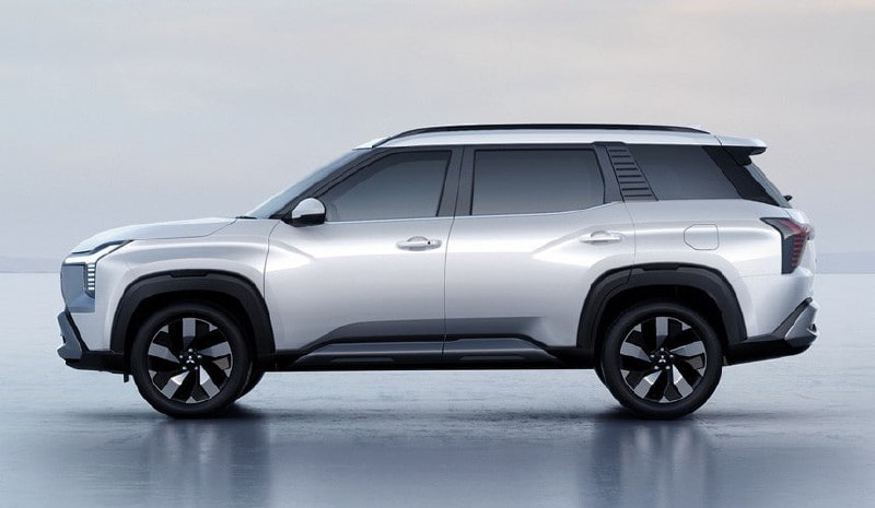 На рынке представлен новый семиместный кроссовер Mitsubishi Destinator