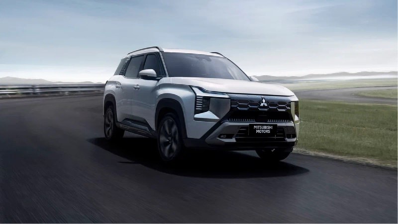 Mitsubishi Представил Новый Семиместный Кроссовер Destinator