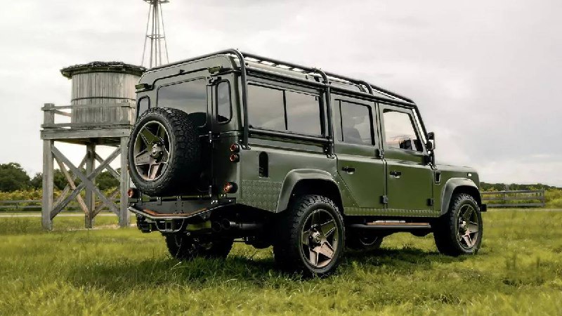 Эксклюзивная переделка Land Rover Defender с V8 мощностью 700 сил от американского тюнера