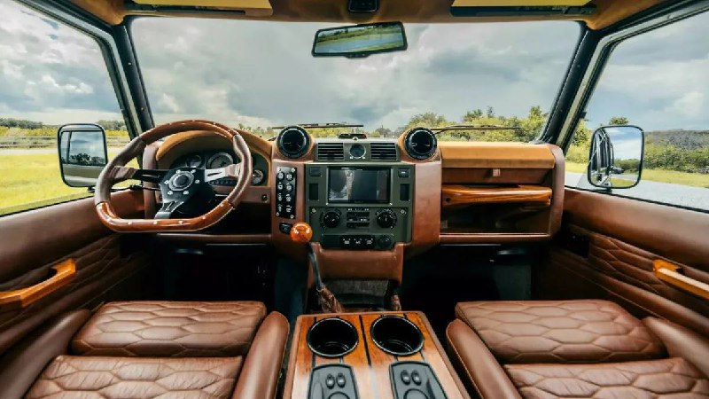 Эксклюзивная переделка Land Rover Defender с V8 мощностью 700 сил от американского тюнера
