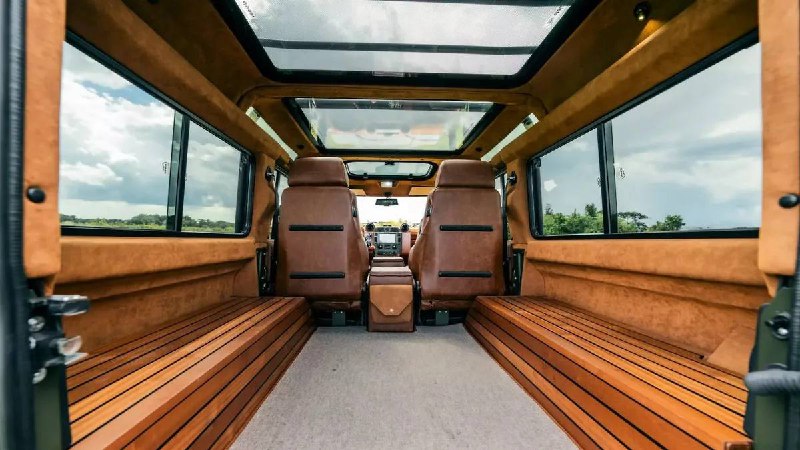 Эксклюзивная переделка Land Rover Defender с V8 мощностью 700 сил от американского тюнера