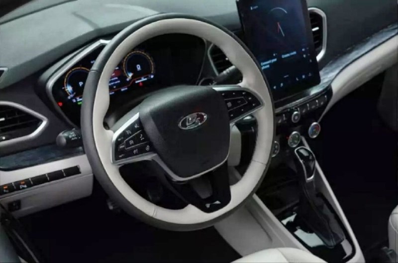Первая продажа LADA Aura в ОАЭ: роскошный седан дороже популярной Toyota Camry